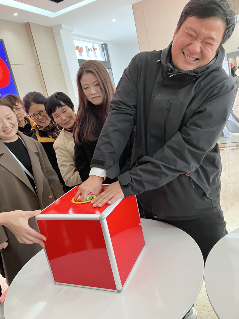 抓元宵1-网站.jpg